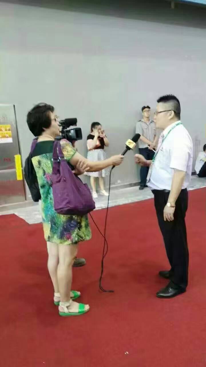广东电视台正在采访雏鸟APP化工总经理张总2