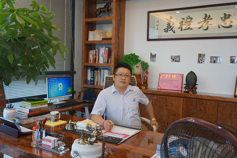 雏鸟APP化工雏鸟无码视频漆厂家总经理张文先生